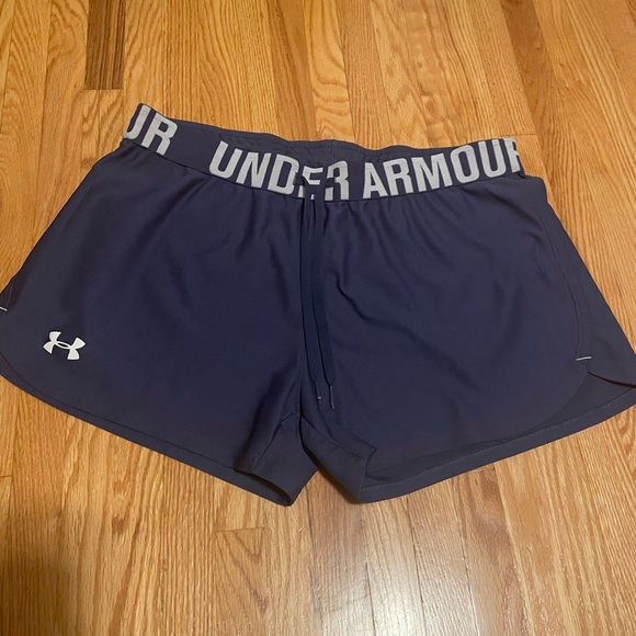 Under Armour Pants - C Women's under armour athletic shorts